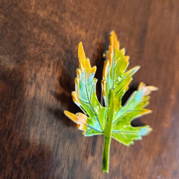 Vintage Maple Leaf Brooch Pin - Picture 5 of 7